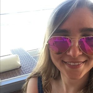 Meet your Posher, Stephanie